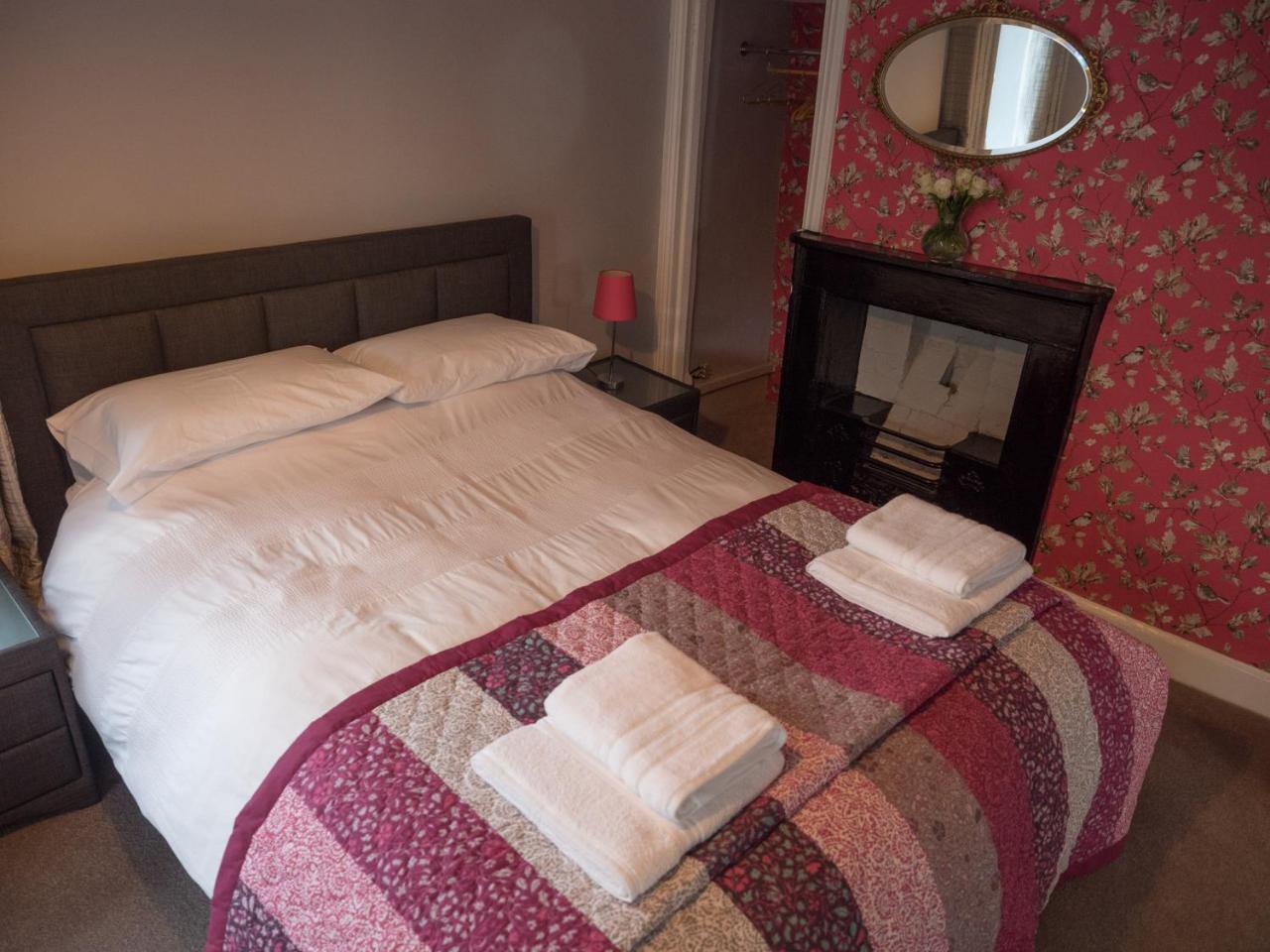 เชิร์ชเอนด์ ฟาร์ม เบด แอนด์ เบรกฟาสต์ Bed & Breakfast Slimbridge ภายนอก รูปภาพ