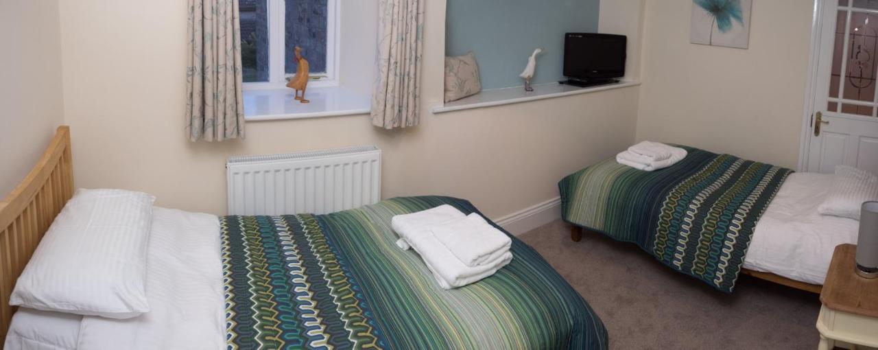 เชิร์ชเอนด์ ฟาร์ม เบด แอนด์ เบรกฟาสต์ Bed & Breakfast Slimbridge ภายนอก รูปภาพ